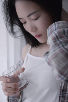 厨房掀开馊了裙子挺进电影